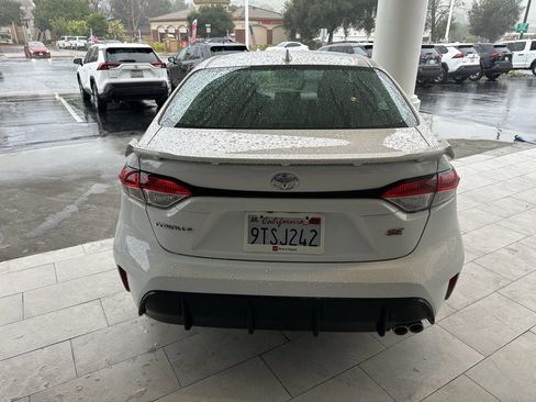 Certified 2025 Toyota Corolla SE image 3
