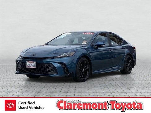 Certified 2025 Toyota Camry SE image 1