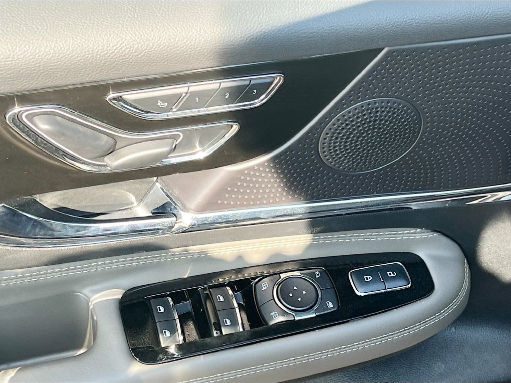 Used 2025 Lincoln Corsair FWD image 18