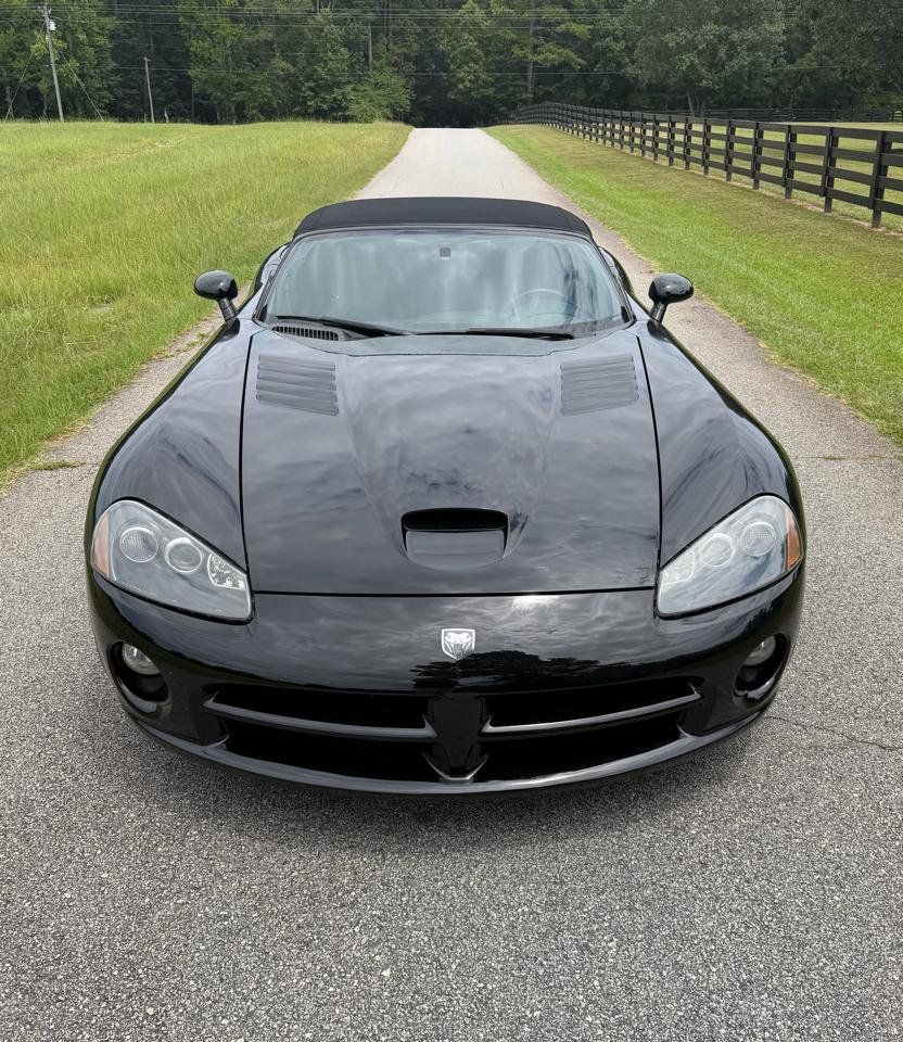 Used 2003 Dodge Viper SRT-10 RWD image 2