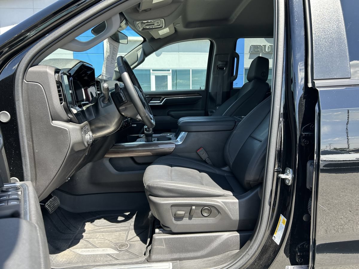 Used 2025 Chevrolet Silverado 1500 RST w/ Redline Edition AWD/4WD image 11