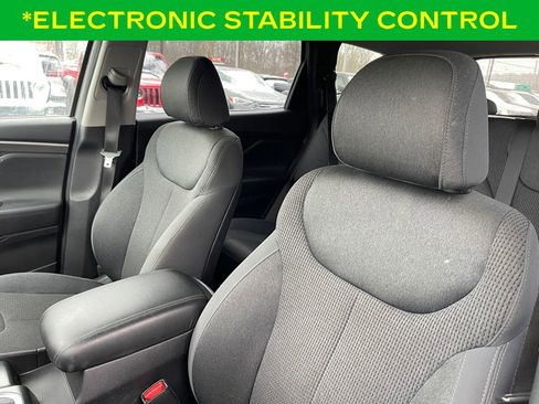 Used 2020 Hyundai Santa Fe SE image 18