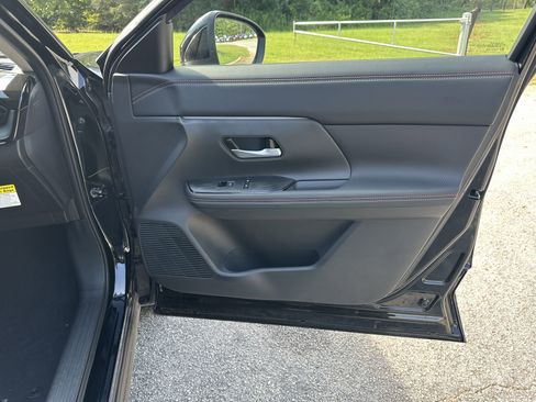 New 2025 Nissan Kicks SR image 14