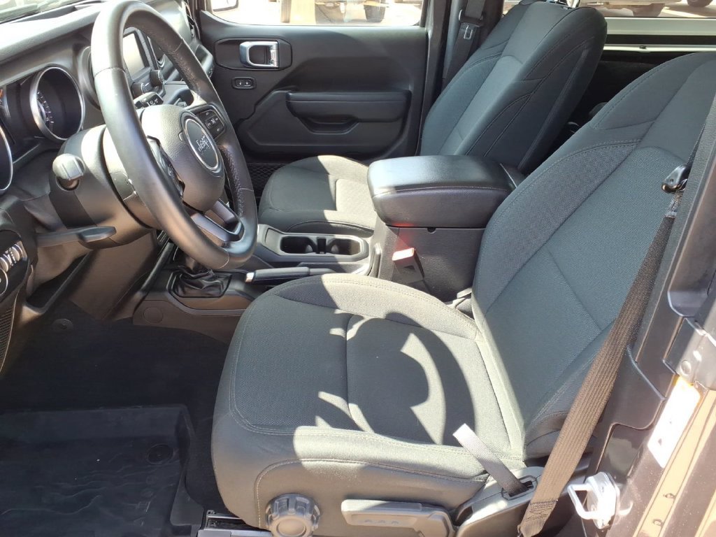 Used 2018 Jeep Wrangler Sport AWD/4WD image 14