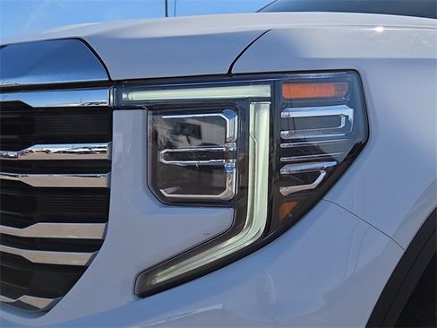 Used 2025 GMC Sierra 1500 SLT image 9