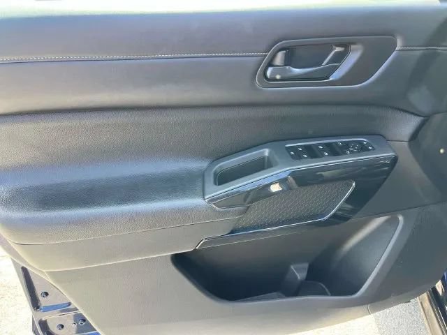 Certified 2025 Nissan Pathfinder SV AWD/4WD image 28
