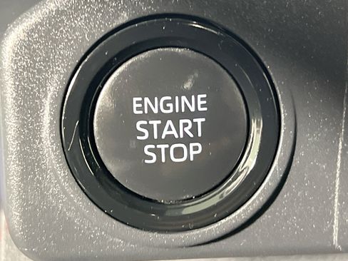 Used 2024 Toyota Tacoma SR5 AWD/4WD image 23