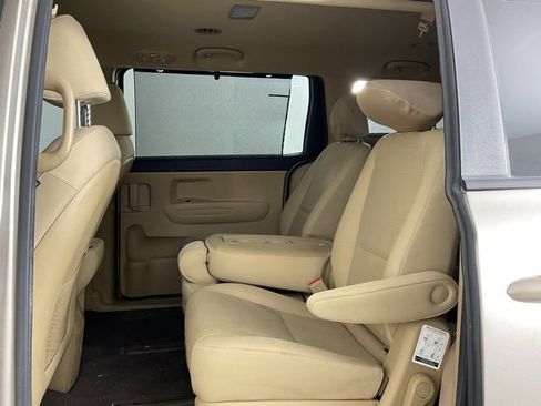 Used 2016 Kia Sedona LX w/ LX Convenience Package image 12