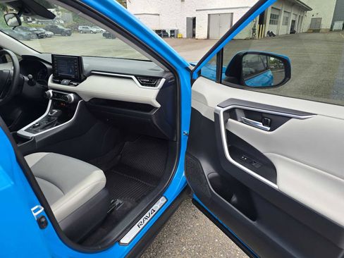 Certified 2021 Toyota RAV4 XLE Premium AWD/4WD image 10