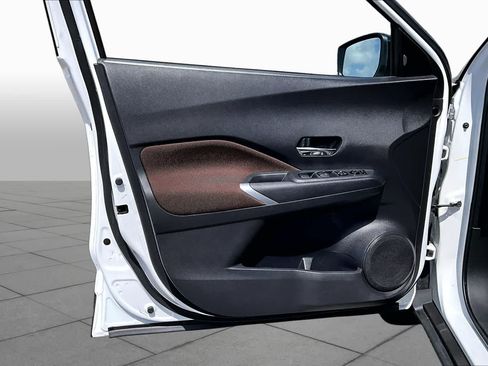 Used 2024 Nissan Kicks SR FWD image 21