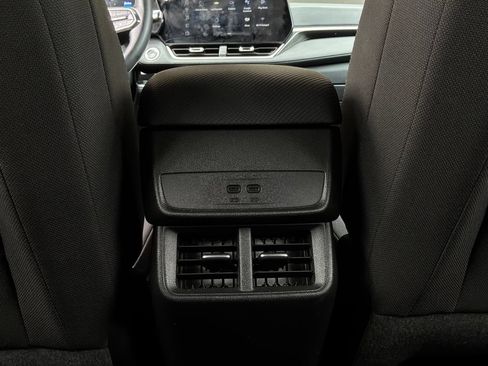 Used 2025 Chevrolet Equinox LT FWD image 11
