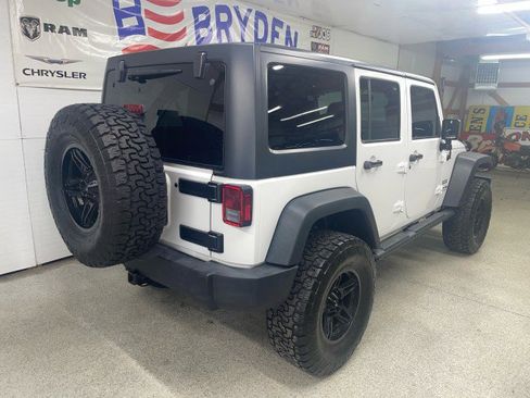Used 2018 Jeep Wrangler Unlimited Sport S image 2