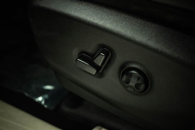 Used 2023 Chrysler Pacifica Touring-L FWD image 16