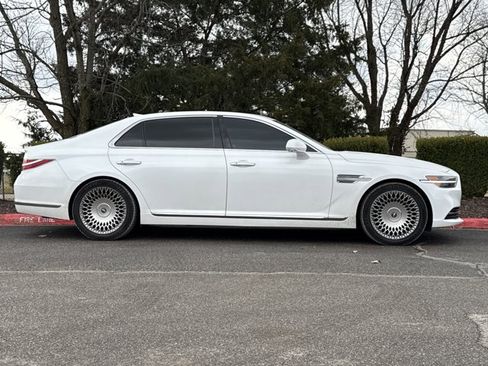 Used 2021 Genesis G90 3.3T Premium image 2