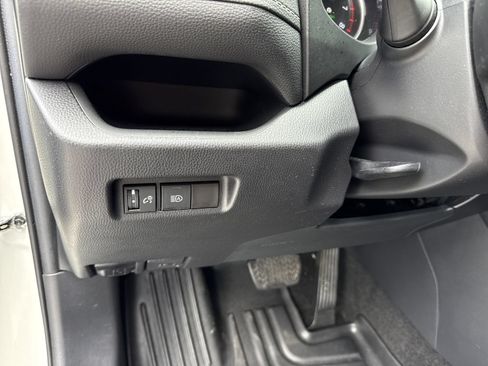 Used 2021 Toyota RAV4 XLE FWD image 16