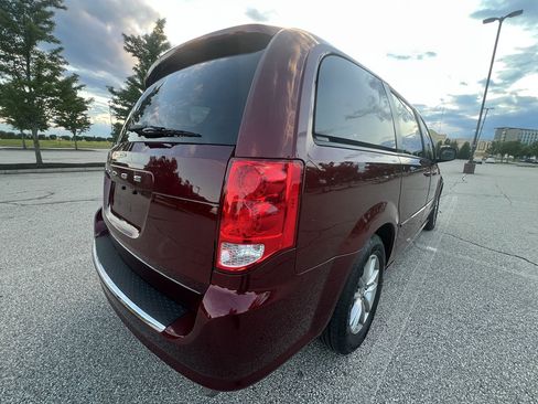 Used 2017 Dodge Grand Caravan SE FWD image 5