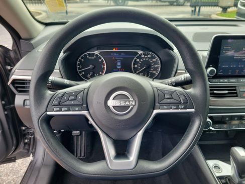 Certified 2025 Nissan Altima 2.5 SV FWD image 17