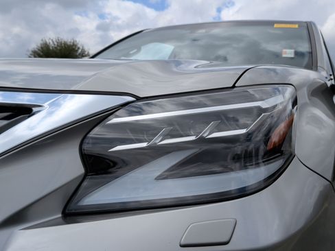 Used 2023 Lexus GX 460 Premium w/ Premium Package image 3