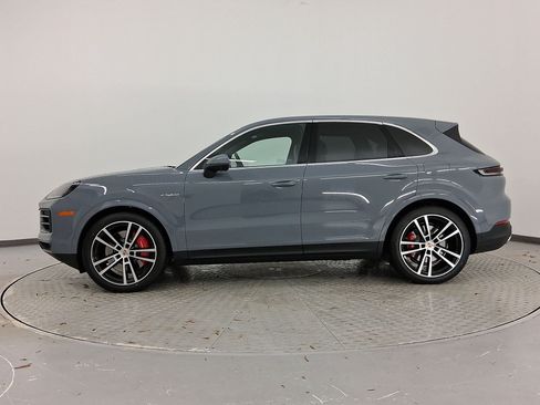 Used 2026 Porsche Cayenne S AWD/4WD image 2