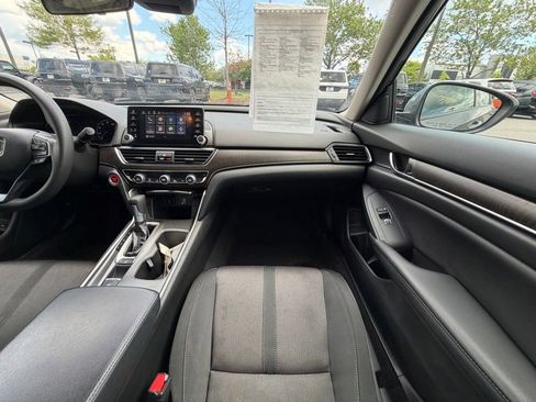 Used 2018 Honda Accord EX image 19