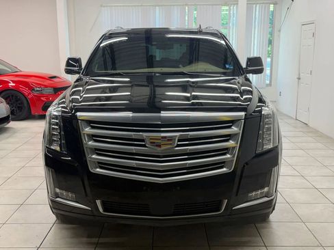 Used 2019 Cadillac Escalade Platinum AWD/4WD image 2