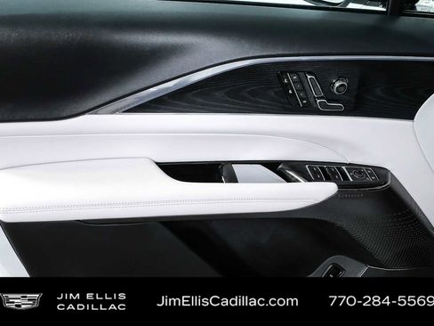 Used 2024 Cadillac Lyriq Sport RWD image 6