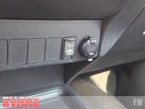 Used 2015 Toyota RAV4 LE FWD image 10