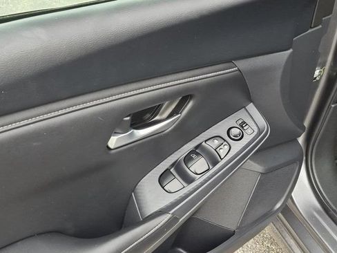 Used 2024 Nissan Sentra SV FWD image 12