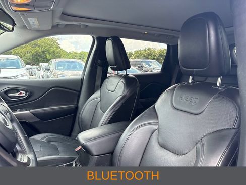 Used 2019 Jeep Cherokee Limited AWD/4WD image 4