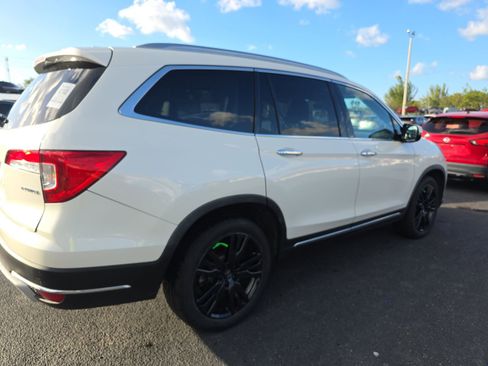 Used 2019 Honda Pilot Touring image 6