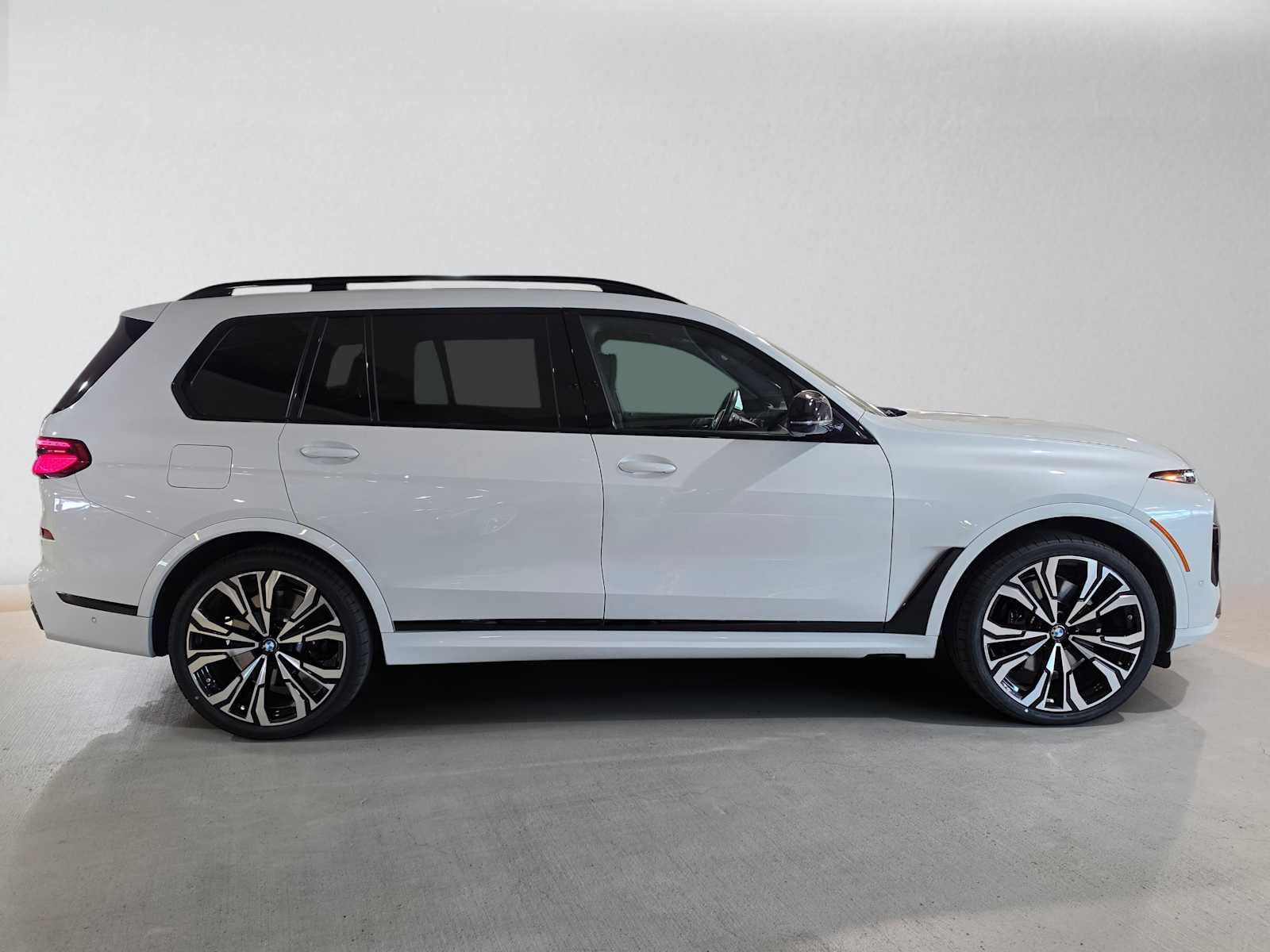 Used 2024 BMW X7 M60i w/ Executive Package AWD/4WD image 2