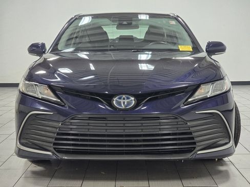 Used 2022 Toyota Camry LE image 9