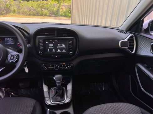 Used 2021 Kia Soul LX image 14