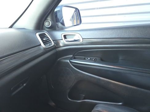 Used 2019 Jeep Grand Cherokee Altitude image 14