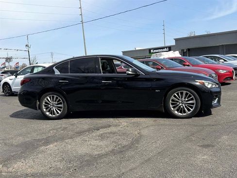 Used 2018 INFINITI Q50 Luxe w/ Essential Package (3.0T Luxe) image 5
