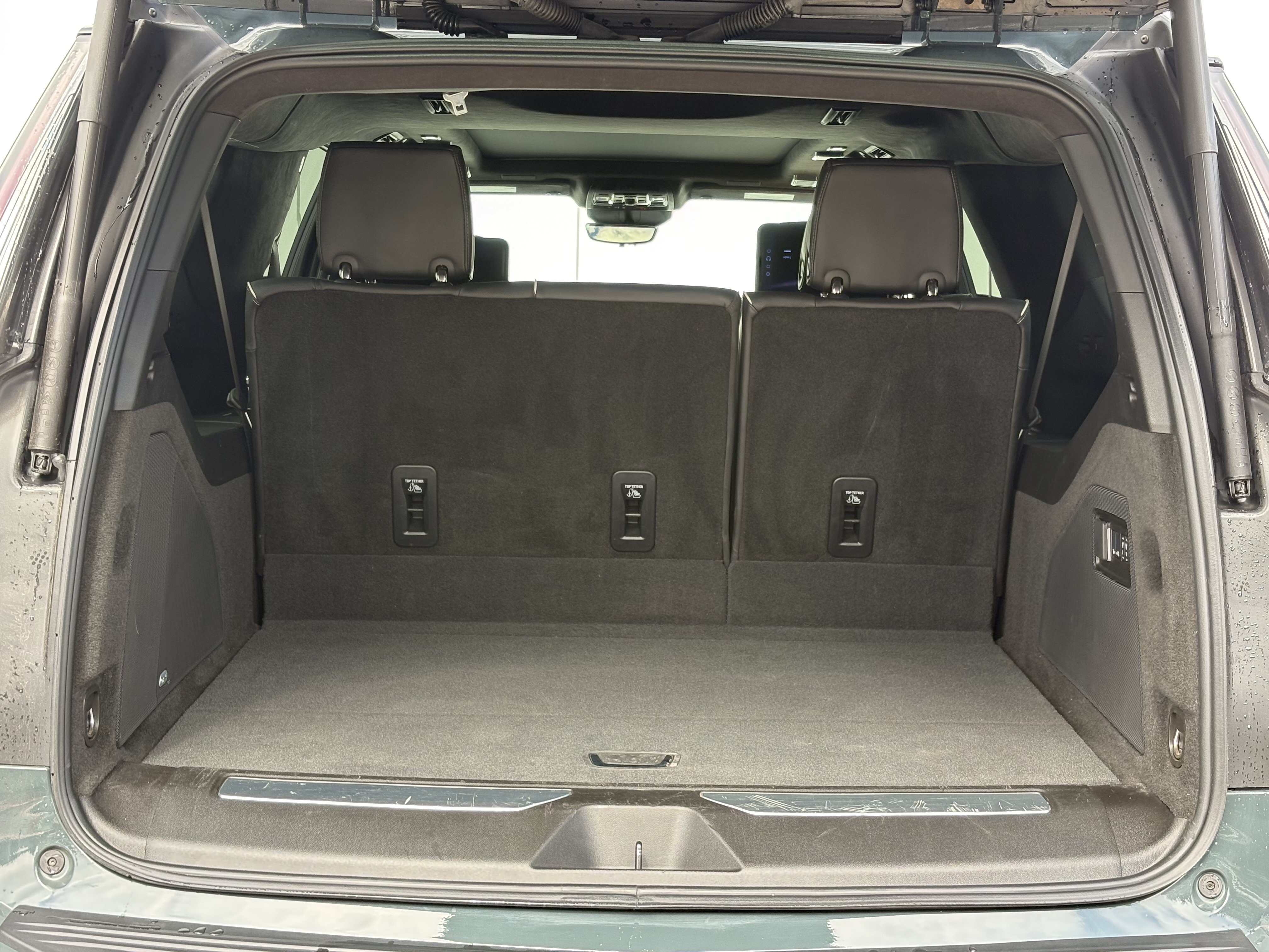 Certified 2025 Cadillac Escalade ESV V AWD/4WD image 9