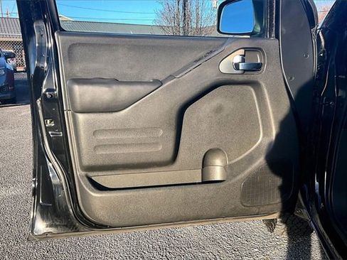 Used 2015 Nissan Frontier SV image 10
