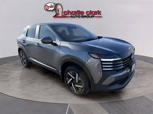 Used 2025 Nissan Kicks SV image 9