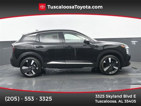 Used 2025 Nissan Kicks SR image 1