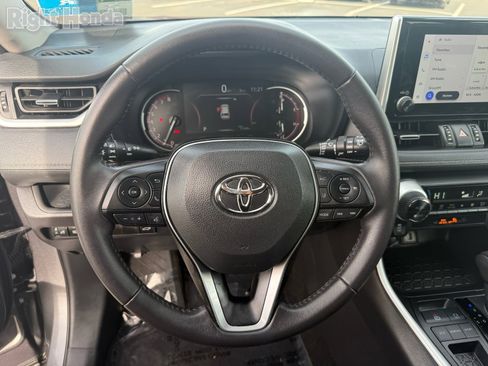 Used 2025 Toyota RAV4 XLE Premium image 15