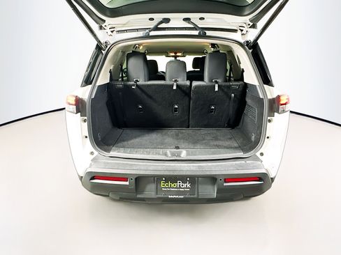 Used 2025 Nissan Pathfinder SV image 30