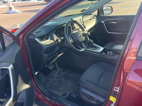 Used 2020 Toyota RAV4 XLE w/ XLE Grade Weather Package image 8