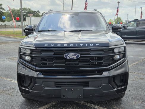 Used 2025 Ford Expedition Max Active AWD/4WD image 2