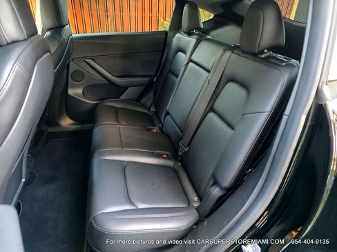 Used 2022 Tesla Model Y Long Range image 34