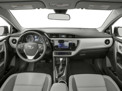 Used 2018 Toyota Corolla LE FWD image 5
