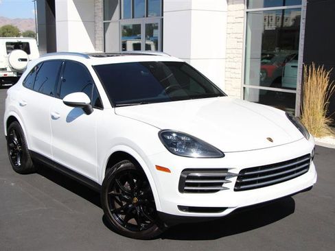 Used 2020 Porsche Cayenne image 2