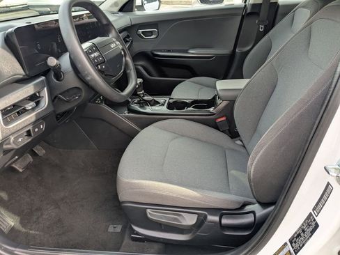 Used 2025 Kia K4 LXS image 11