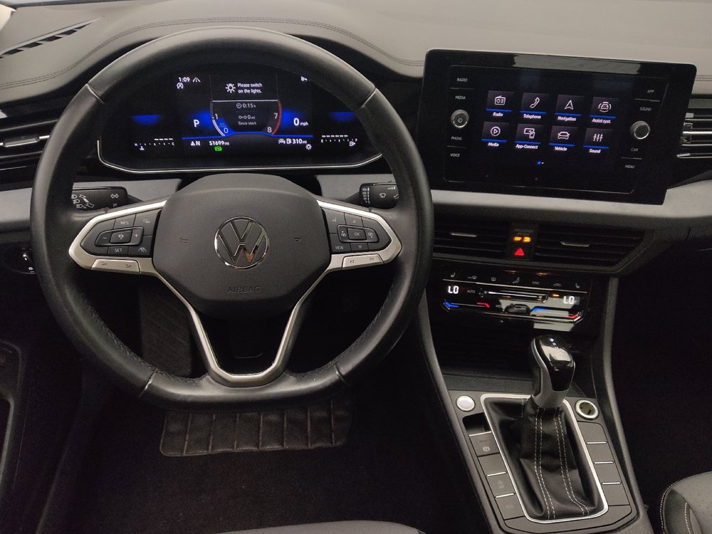 Used 2025 Volkswagen Jetta SE FWD image 22