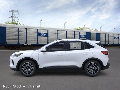 New 2026 Ford Escape SE w/ Class II Trailer Tow Package image 3