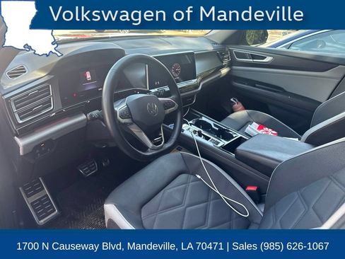 Used 2025 Volkswagen Atlas Peak Edition SE AWD/4WD image 3